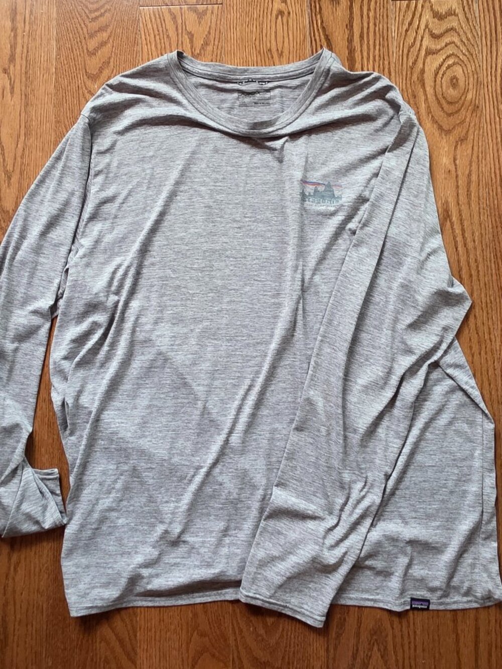 XXL Patagonia grey long sleeve sunshirt with back graphic